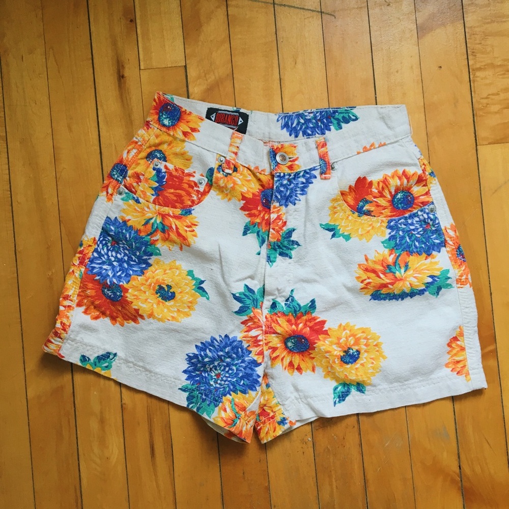 Vintage high-waisted floral sunflower shorts